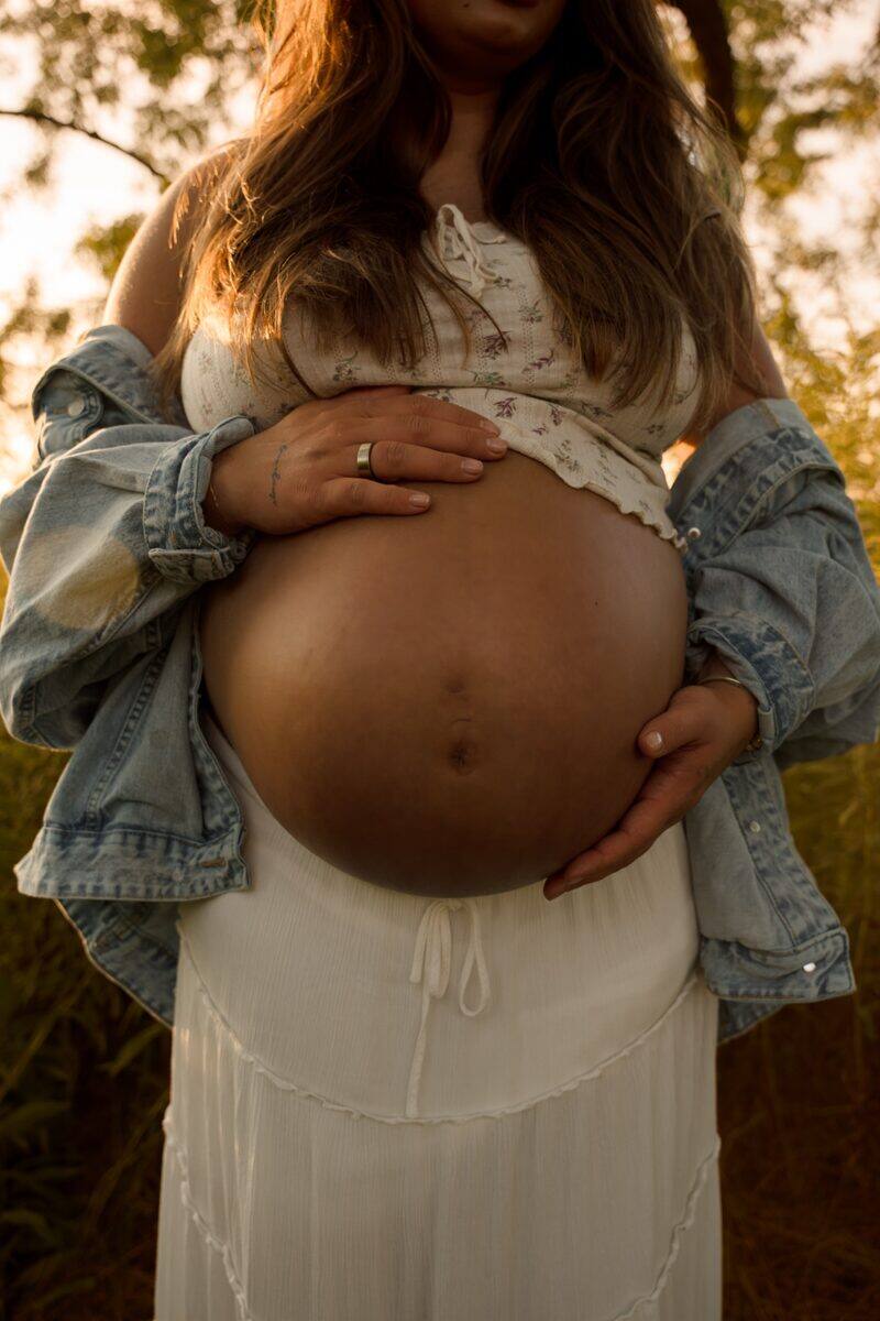Outdoor maternity portrait