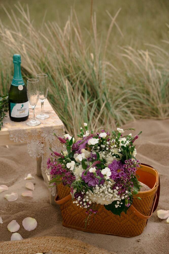 Proposal bouquet and champagne details